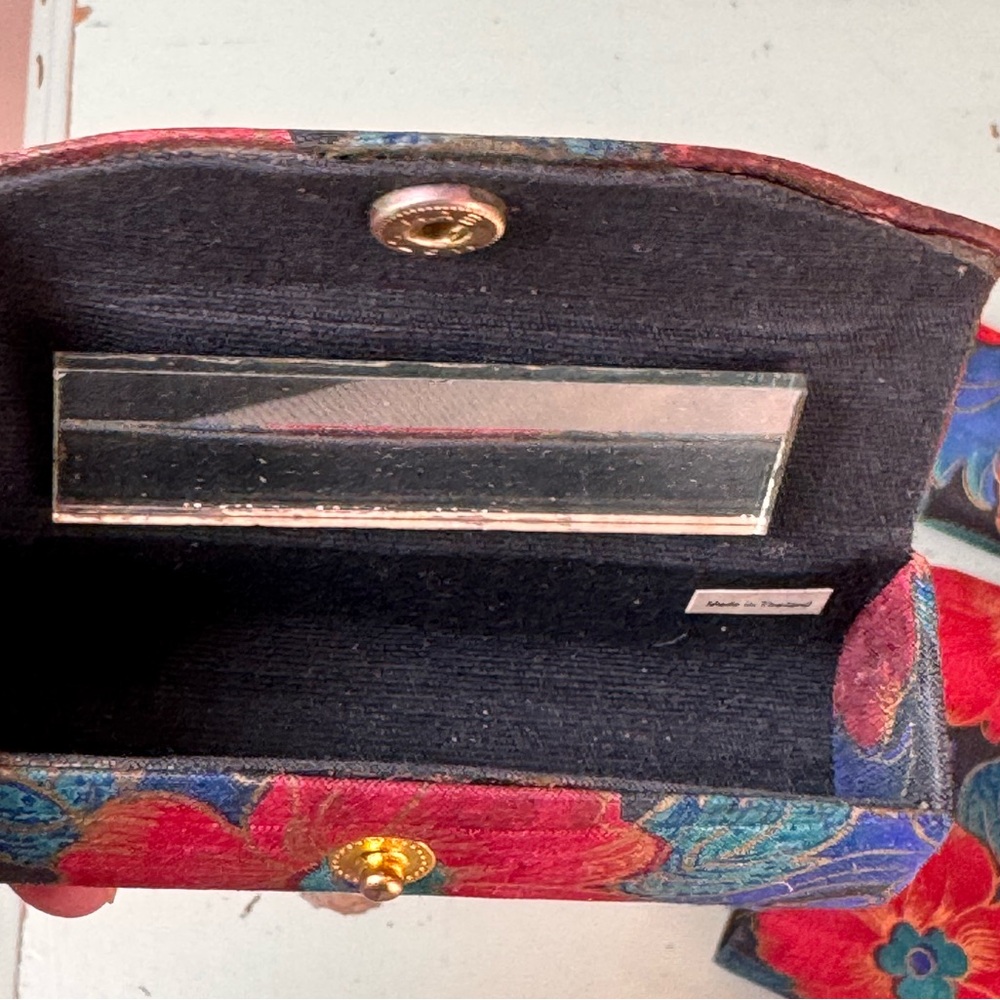 Vintage Silk Set with Kiss-lock coin purse, Lipstick Holder and Key Holder - Picture 6 of 8